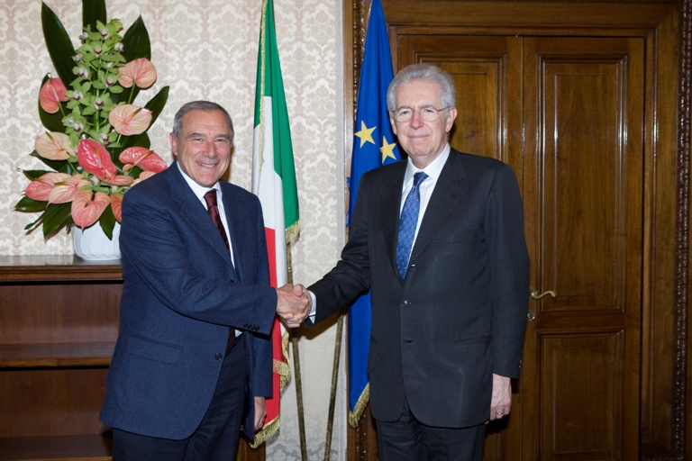 Il Presidente del Senato, Pietro Grasso, con il Presidente del Consiglio, Mario Monti