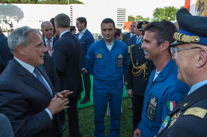 Il Presidente Grasso saluta alcuni componenti della Pattuglia Acrobatica Nazionale