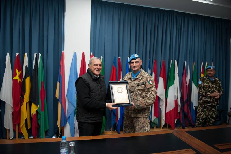 Il presidente Grasso è stato accolto presso la base di Naqoura dal Capo della missione e comandante della UNIFIL, generale Portolano