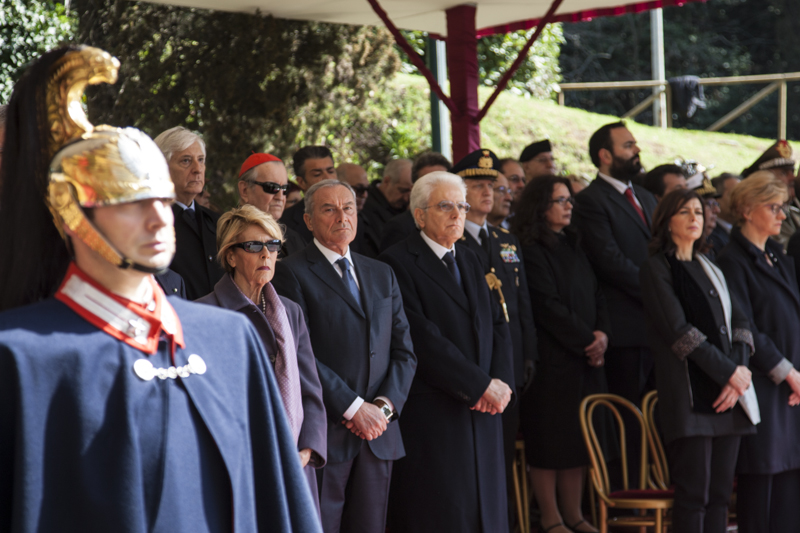 Il Presidente Grasso accanto al Capo dello Stato segue la cerimonia