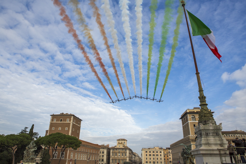 Il sorvolo delle Frecce Tricolori.