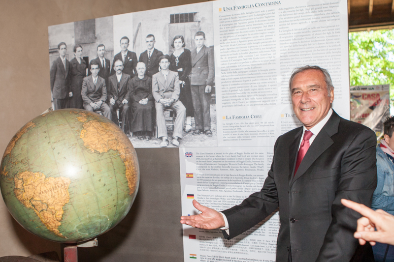 Il Presidente Grasso all'ingresso del Museo dedicato ai fratelli Cervi