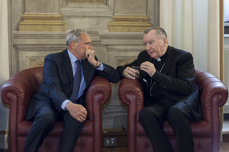 Il Presidente Grasso e S. Em. Card. Pietro Parolin, Segretario di Stato di Sua Santità, a colloquio nella Sala Pannini.