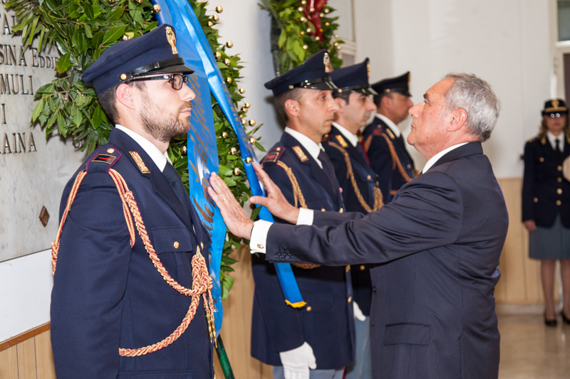 Il Presidente Grasso, alla Caserma Lungaro, depone una corona a ricordo delle vittime delle due stragi