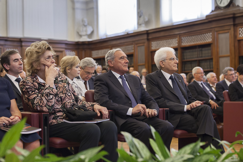 Il Presidente Grasso e il Presidente Mattarella seguono gli interventi dei relatori. Nella foto la moglie di Luciano Lama, la signora Lara Bosi.