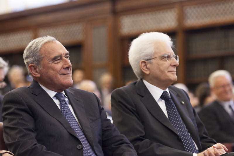 Il Presidente Grasso e il Presidente Mattarella seguono i lavori del convegno.