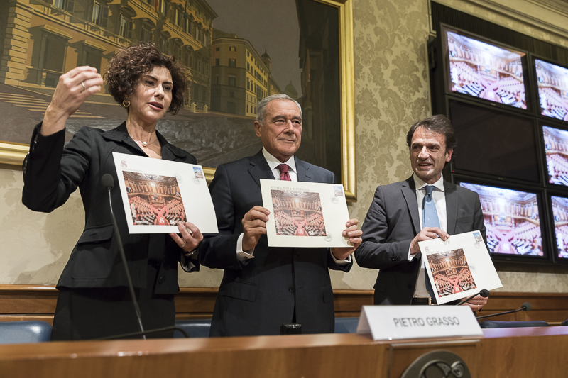 Nella foto Luisa Todini, Presidente di Poste italiane, il Presidente Grasso e Pietro La Bruna, Responsabile nazionale Filatelia.