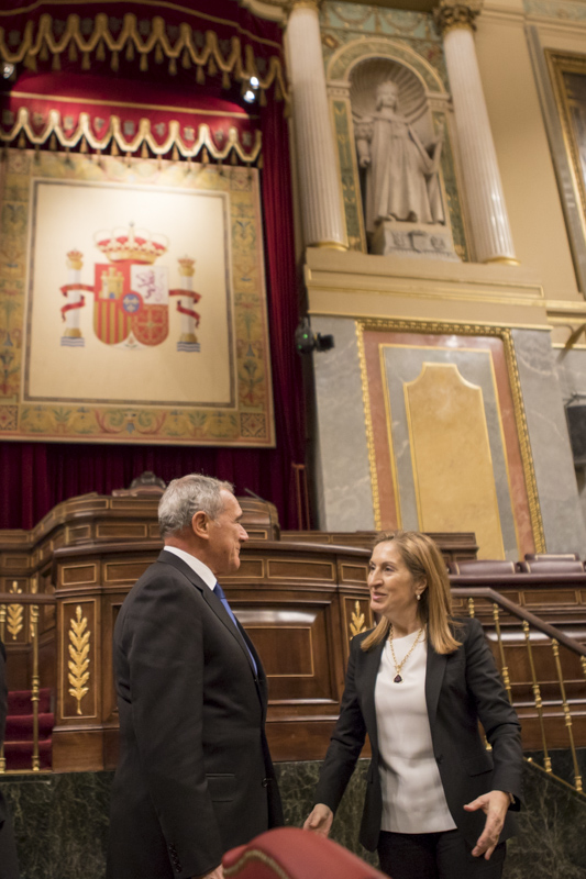 Il Presidente Grasso visita l'Aula Parlamentare accompagnato dala Presidente del Congreso de los Diputados, Ana Maria Pastor Julián.