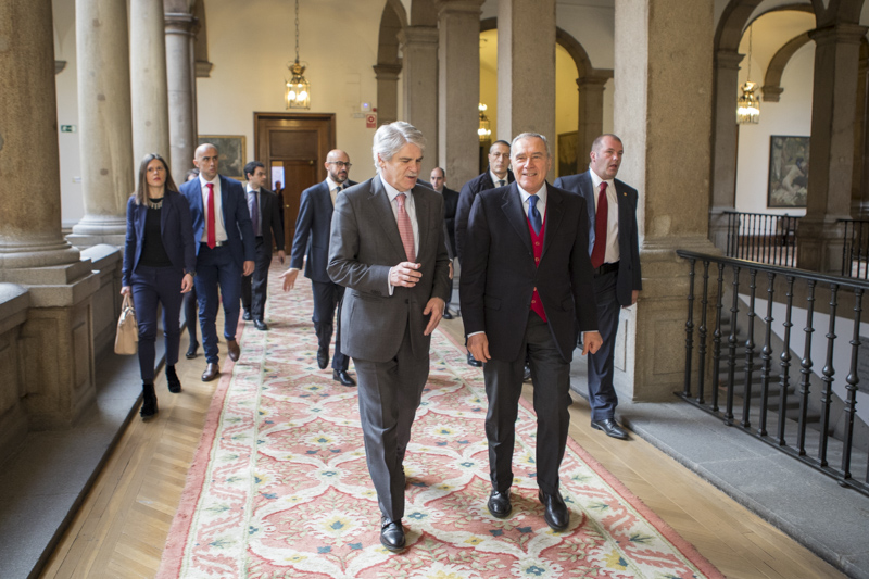Il Presidente Grasso al suo arrivo a Palacio De Viana dove incontra il Ministro degli affari esteri di Spagna, Alfonso Dastis.