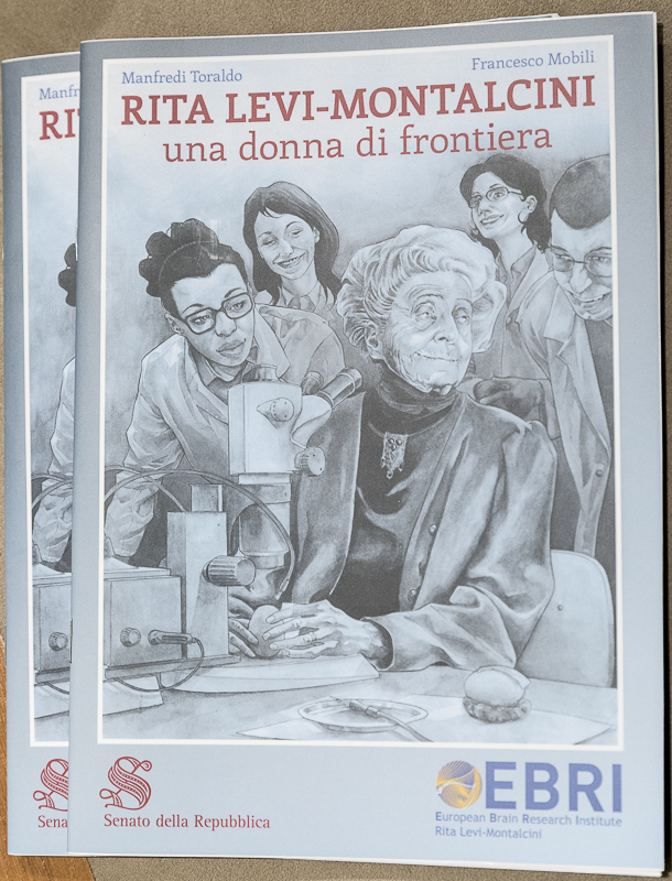 Nella foto copia della Biografia a Fumetti della Senatrice Rita Levi Montalcini. (© Archivio fotografico, Senato della Repubblica)