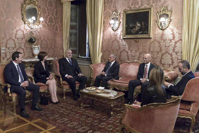 Un momento dell'incontro tra il Presidente del Senato, Pietro Grasso, e il Primo Ministro della Repubblica di Albania, Edi Rama.