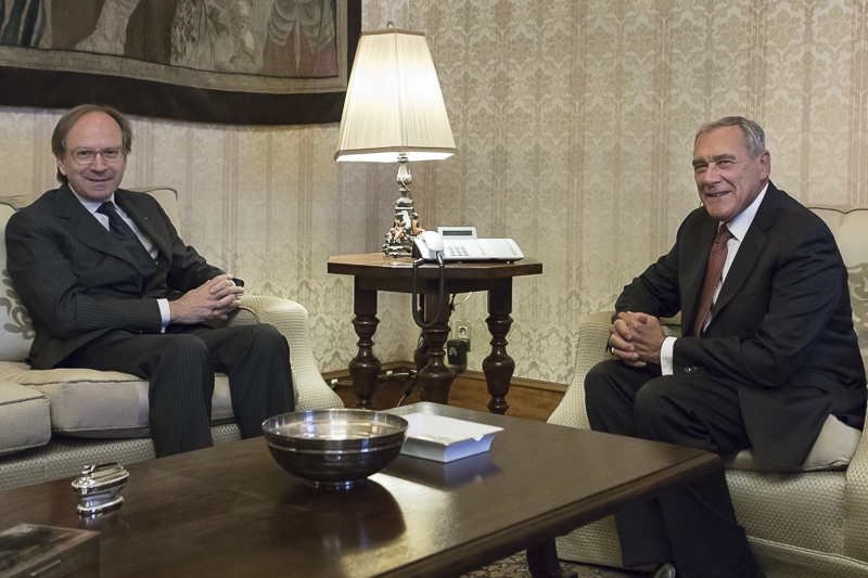 Un momento dell'incontro tra il Presidente Grasso e l'Ambasciatore d'Italia presso la Santa Sede, Pietro Sebastiani.