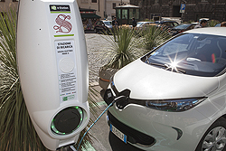 L'auto elettrica in ricarica