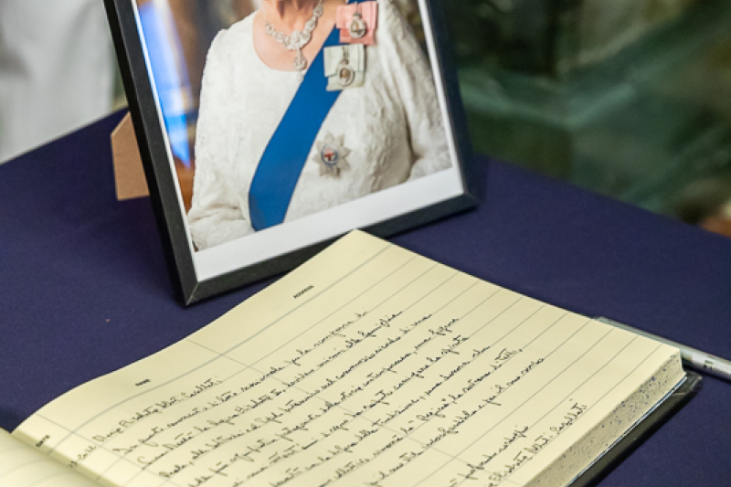 Libro delle condoglianze per la scomparsa di Sua Maestà la Regina Elisabetta II.