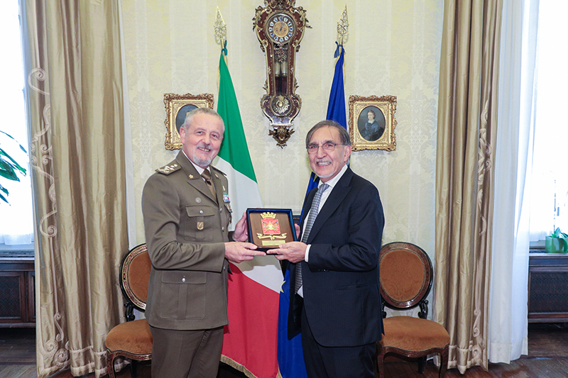 Il Presidente del Senato riceve il Capo di Stato Maggiore dell'Esercito, Generale di Corpo d’Armata Pietro Serino
