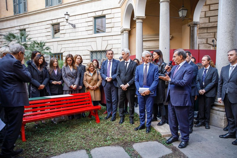 Inaugurazione panchina rossa contro i femminicidi