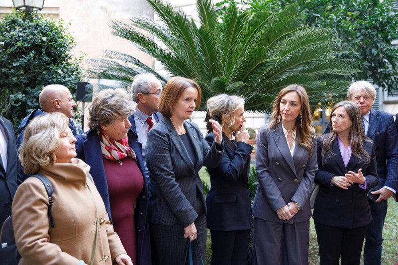 Inaugurazione panchina rossa contro i femminicidi